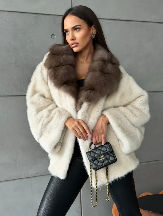 Норковая шуба с отделкой на воротнике из куницы - фото 6