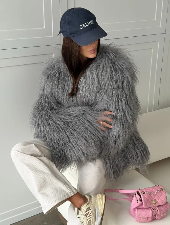 Серая шуба из натурального меха ламы - фото 5