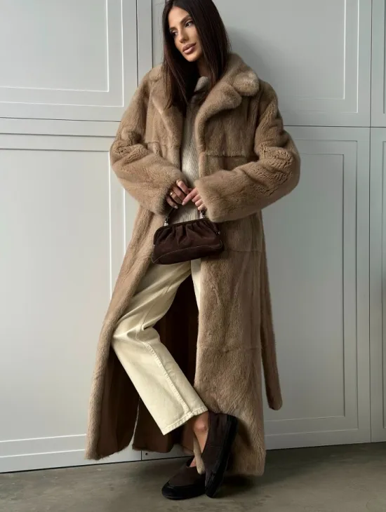 Прямая шуба из меха норки с поясом (бежевая) - фото 4