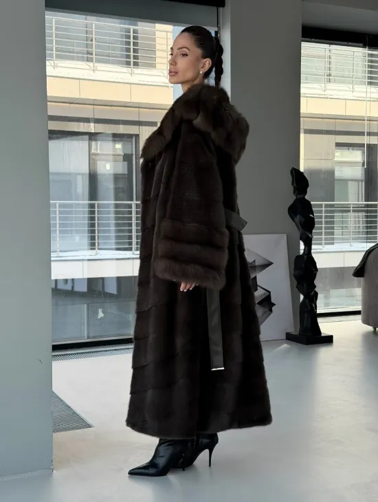 Норковая шуба с отделкой из куницы на рукавах и капюшоне - фото 11