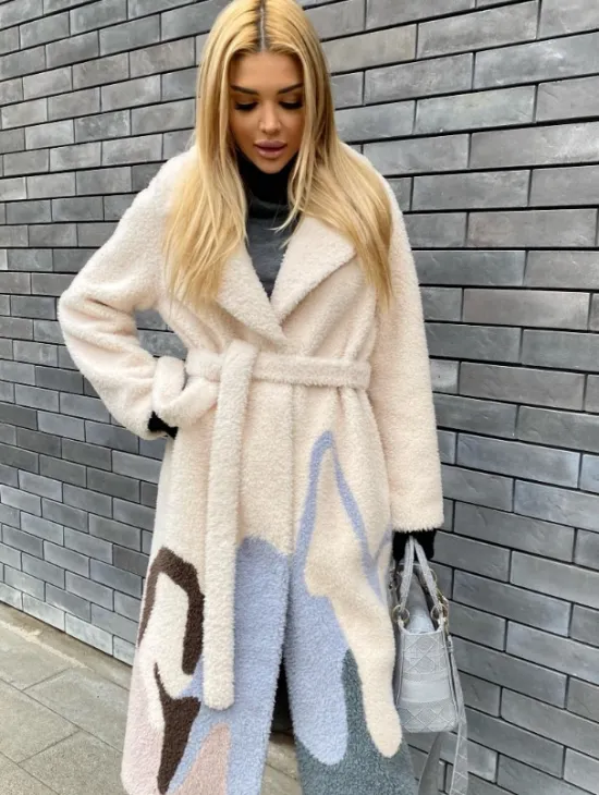 Шуба тедди из натуральной шерсти с английским воротником - фото 4