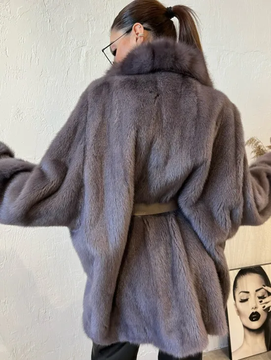 Короткая шуба из меха норки с воротником из меха куницы - фото 2