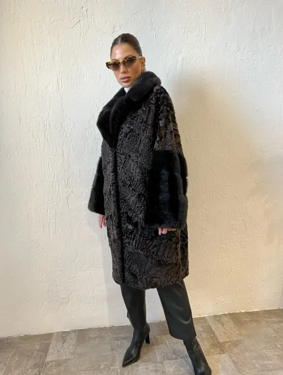Шуба из каракульчи с отделкой из меха норки - фото 6