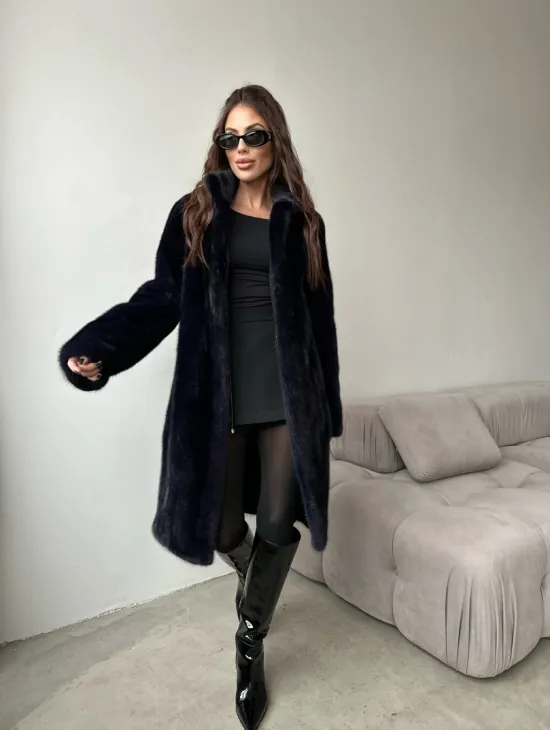 Шуба из аукционной норки стойка воротник  - цвет инфинити - фото 4