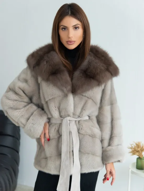 Норковое пончо с капюшоном куница светло-серого цвета - фото 0