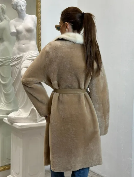 Дубленка из овчины с белым мехом норки - цвет бежевый - фото 3