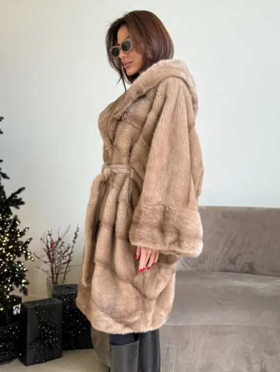 Шуба свободного силуэта из меха норки с капюшоном - цвет пастель - фото 2