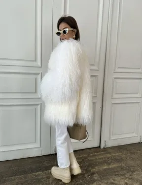 Белая шуба из меха ламы - фото 7