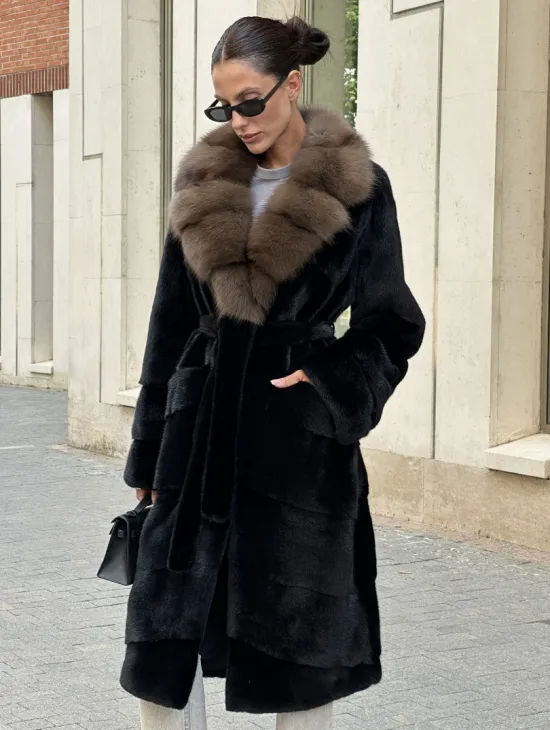 Черная шуба BLACK NAFA с английским воротником из куницы - фото 0